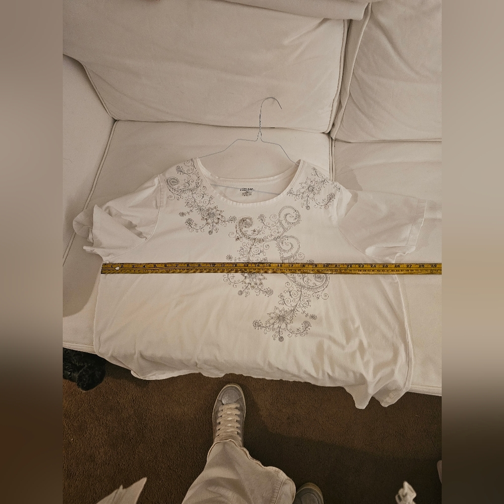 Liz & Me Chic White Embroidered Women's Tee 2X - Picture 6 of 9